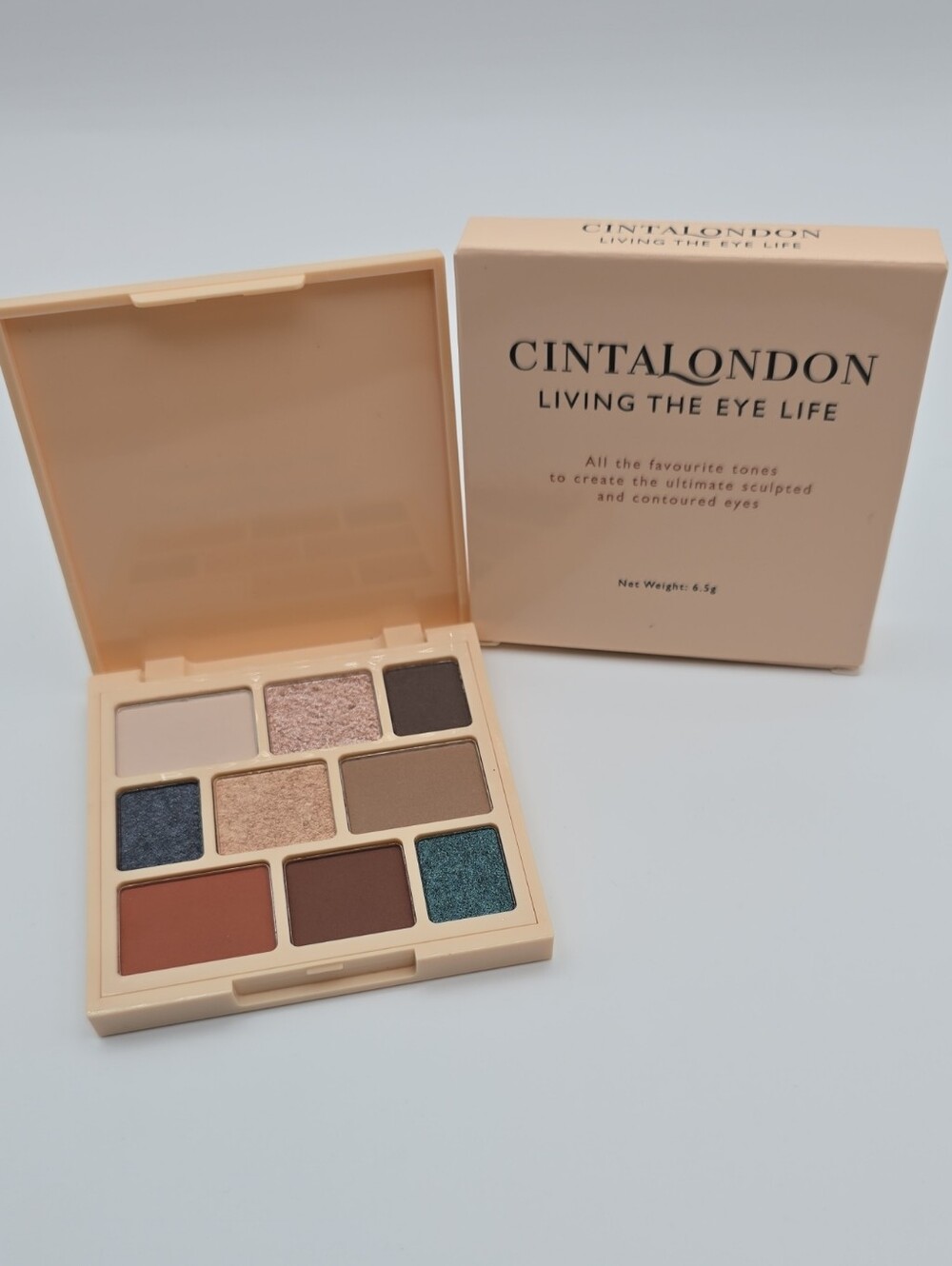 Cinta London Living The Eye Life